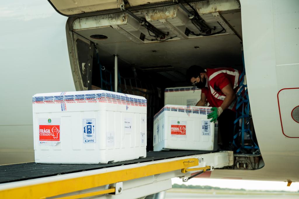 Mato Grosso recebe 100.160 doses de vacina nesta terça-feira (18)