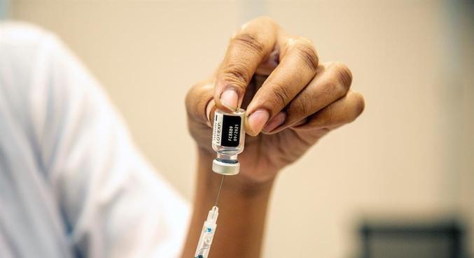 País recebe hoje 528,8 mil doses da Pfizer e 1 milhão da CoronaVac 