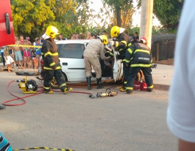 Sinop: Acidente fatal Ocupante de carro morre quando o motorista perdeu o controle e bateu contra um poste.
