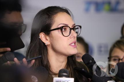 "Porta da rua é serventia da casa", dispara Janaina sobre Emanuel no MDB