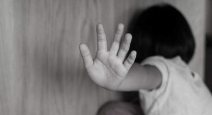 Mãe vê fissura anal na filha de 2 anos e denuncia possível estupro 
