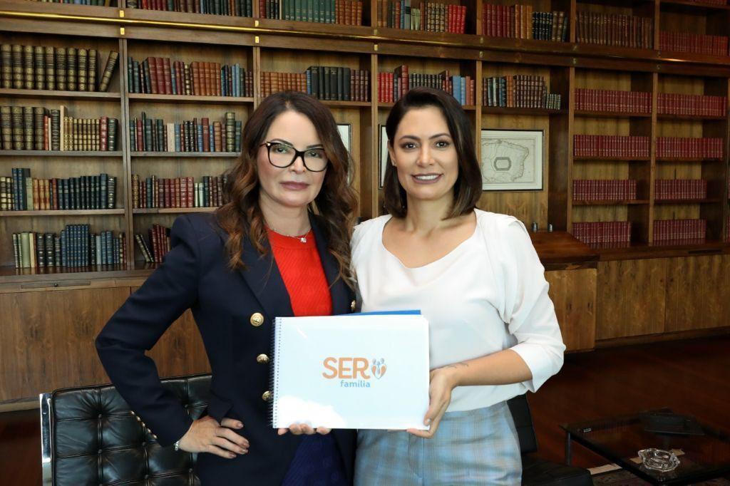 Ações da primeira-dama Virginia Mendes são destacadas por Michelle Bolsonaro