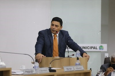 O Vereador  Célio Garcia pede recursos para a construção de uma quadra Poliesportiva no Cidade Alta.