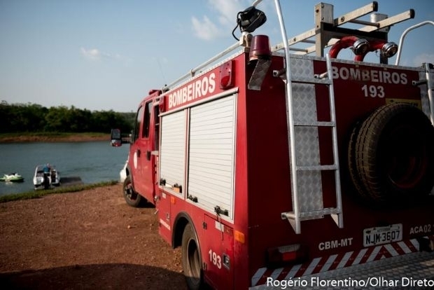 Jovem de 16 anos pula de tronco de árvore em cachoeira e morre afogado