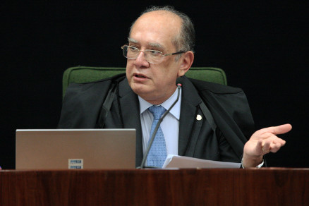 "Salvar vidas" Gilmar critica briga ideológica e pede vacinação urgente