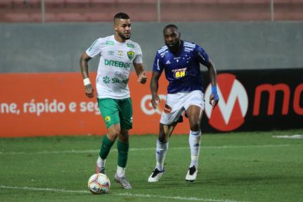 Cuiabá arranca ponto importante do Cruzeiro e segue no G4 da Série B