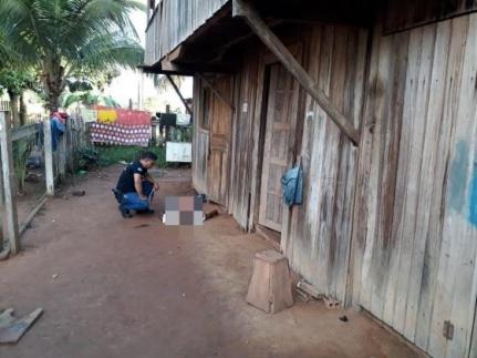 Atirador chama homem na porta de casa e o mata com 4 tiros