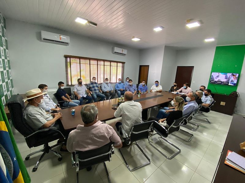 Prefeito se reúne com entidades para definir ações de prevenção a Covid-19