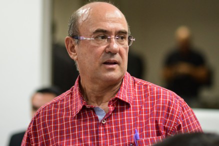 Empresário cobra dívida de Riva; ex-deputado diz que cheques eram falsos