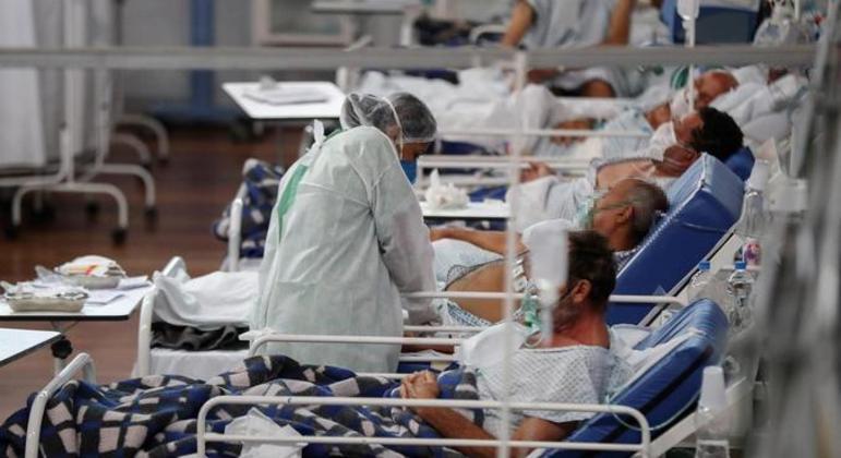 Disparada da Ômicron gera embate entre governos federal e estaduais