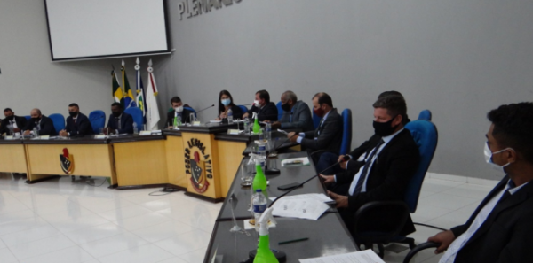 Os Vereadores de Juína aprovam aumento de 50% na verba indenizatória