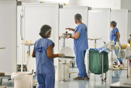 Contágio e internações caem em MT, dando sinais de recuo da ômicron