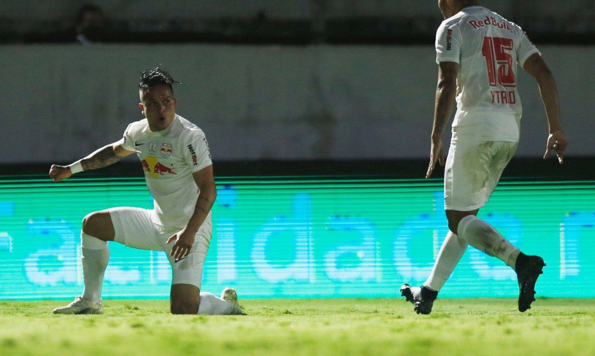 Brasileiro: Bragantino tem noite perfeita e goleia líder São Paulo