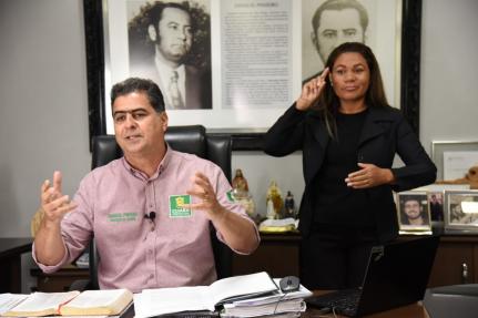 O prefeito de Cuiabá Emanuel Pinheiro (MDB) critica panelinha do Paiaguás e pede licença para articular candidatura ao governo