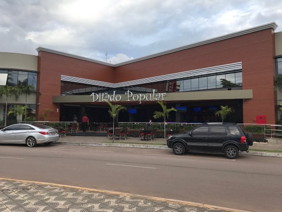 Calote na madrugada Mulher se passa por policial, não paga conta de bar e agride garçonete