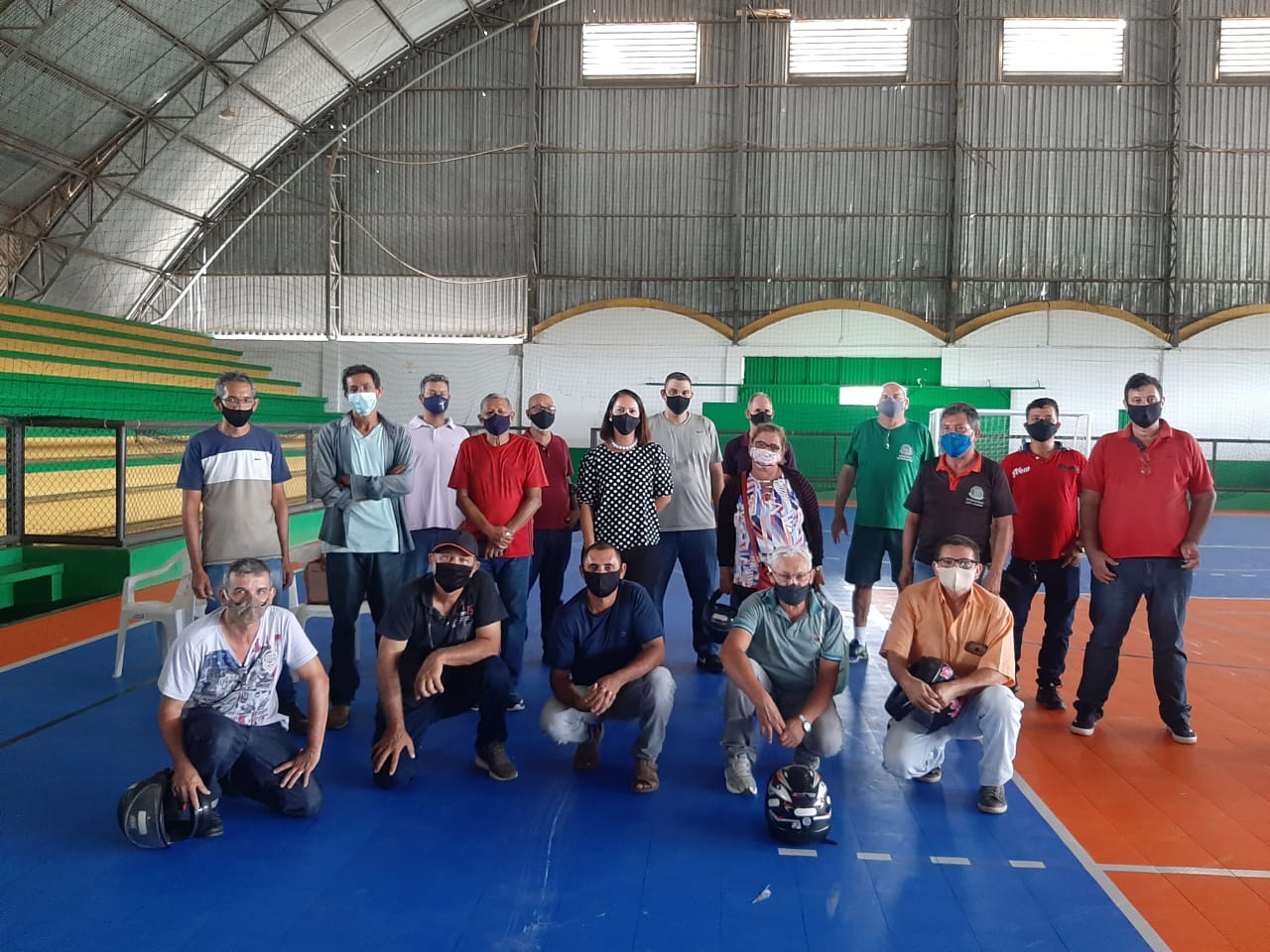 A secretária de Educação, Sandra Donato, se reuniu esta manhã com os vigilantes dos ginásios e praças esportivas