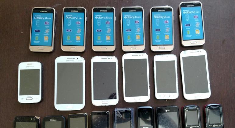 Projetos para bloquear celulares em cadeias estão parados há 10 anos