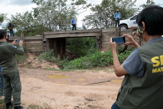 Sema encontra sete aterros que obstruem passagem da água para corixos no Pantanal; pontes serão desfeitas