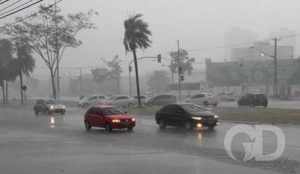 Fim de semana será de tempestades em 100 cidades de Mato Grosso